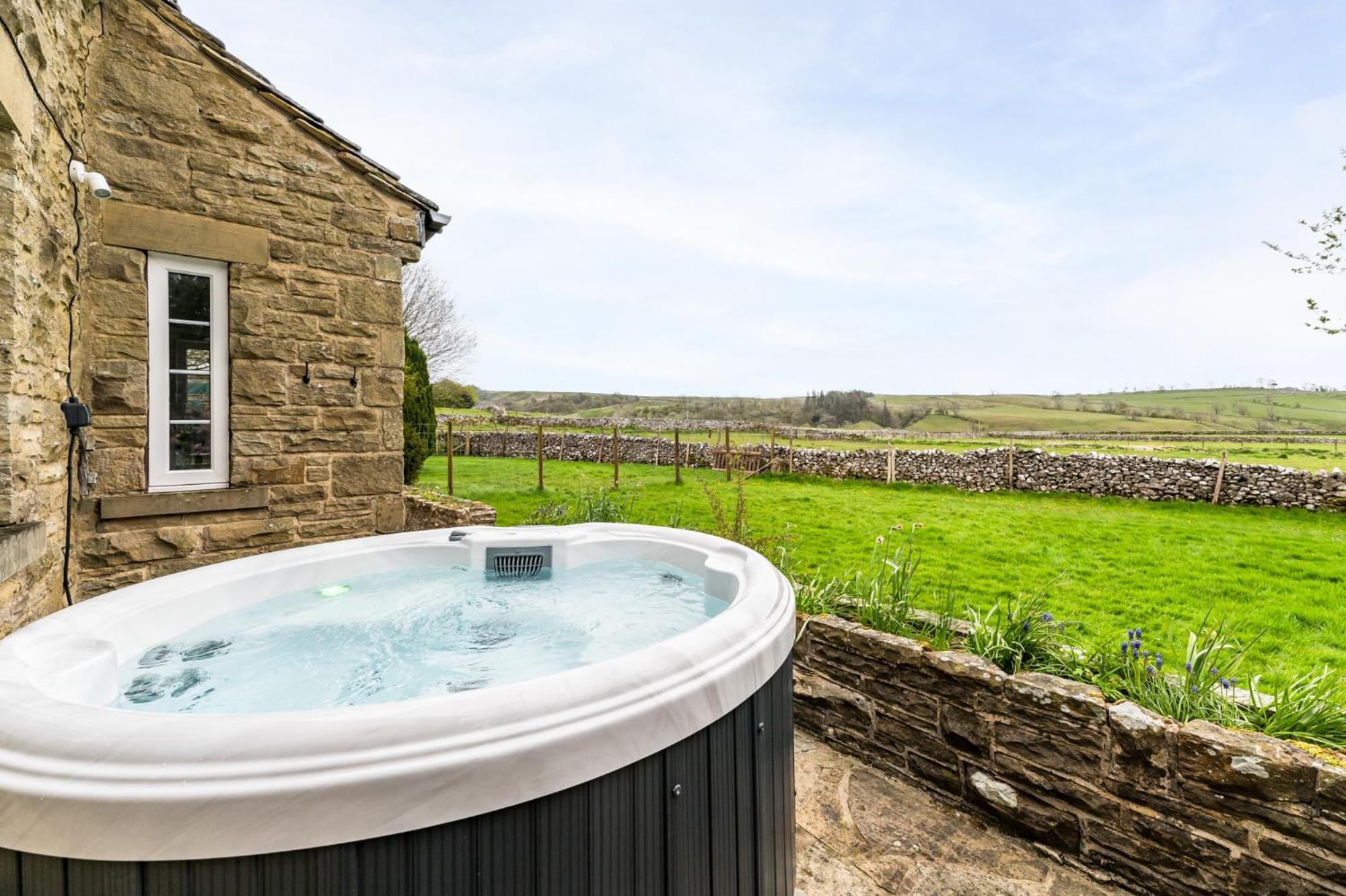 Central Malham, Sleeps 8, Outside Hot Tub, Yoga Studio Bagian luar foto